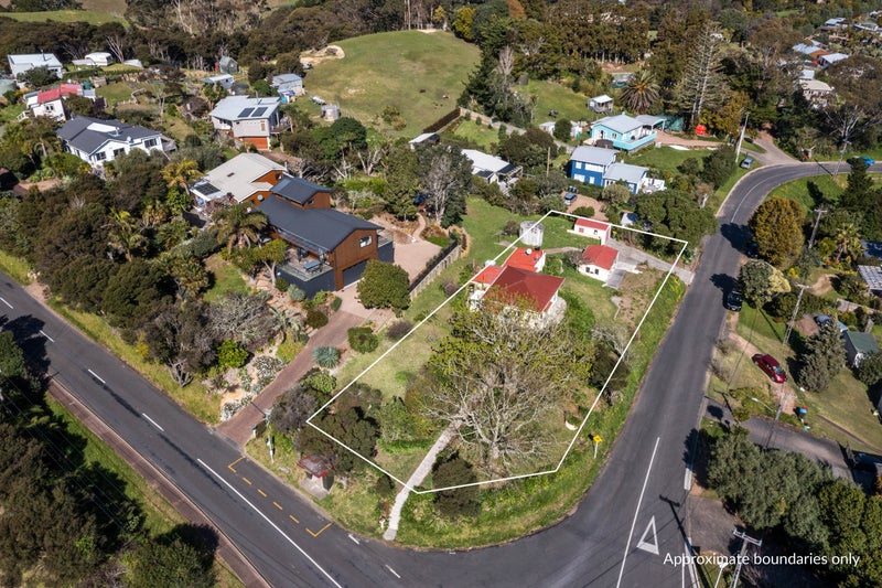 1 Junction Road, Oneroa, Waiheke Island - Carousel 1