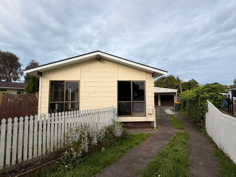 8 Le Havre Place, Takanini, Auckland - Carousel 1