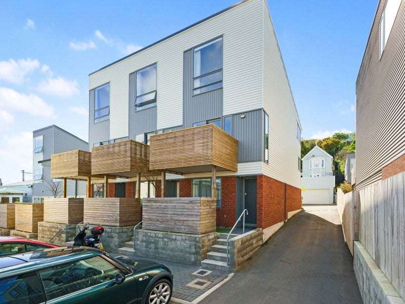 4/24 Princess Terrace, Newtown, Wellington - Carousel 1