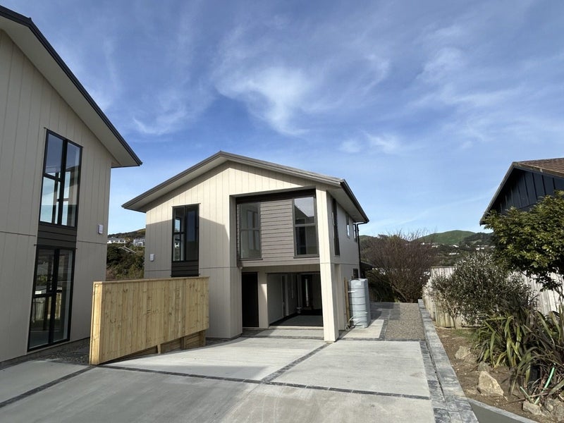 9 Barque Crescent, Whitby, Porirua - Carousel 2