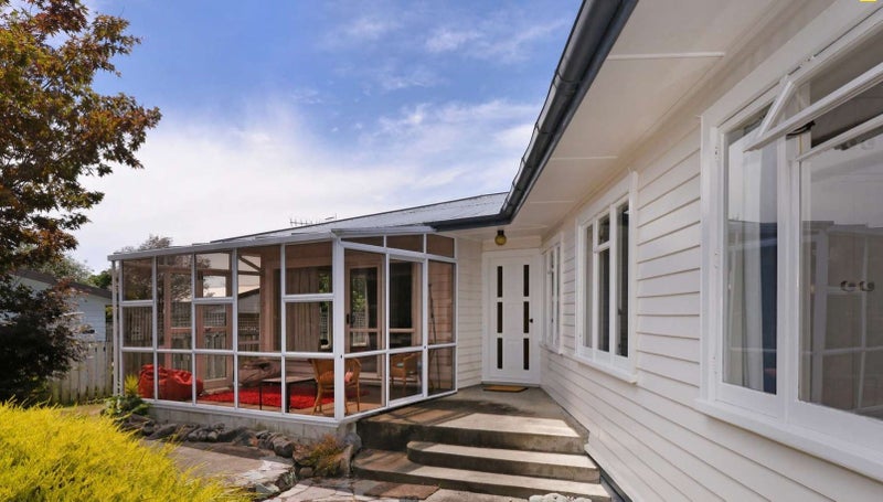 11 Sutton Street, Richmond - Carousel 1