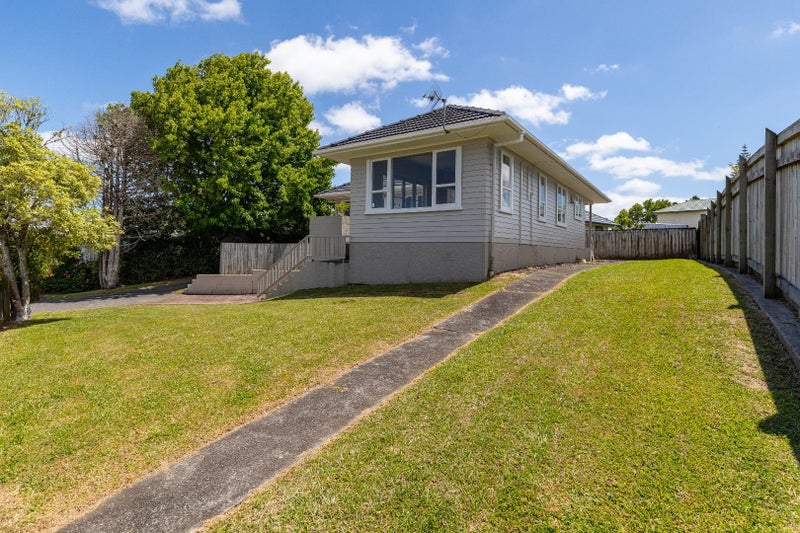 3 Phelps Place, Glendene, Auckland - Carousel 1