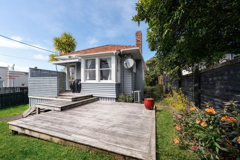 140 Titirangi Road, New Lynn, Auckland - Carousel 1