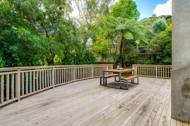 5 Thatcher Crescent, Crofton Downs, Wellington - Carousel 1