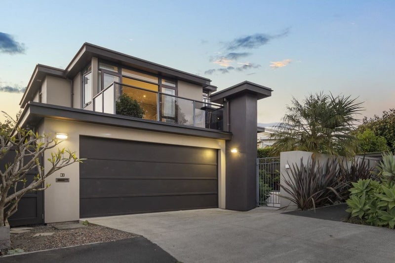 21 Hamana Street, Narrow Neck, Auckland - Carousel 2