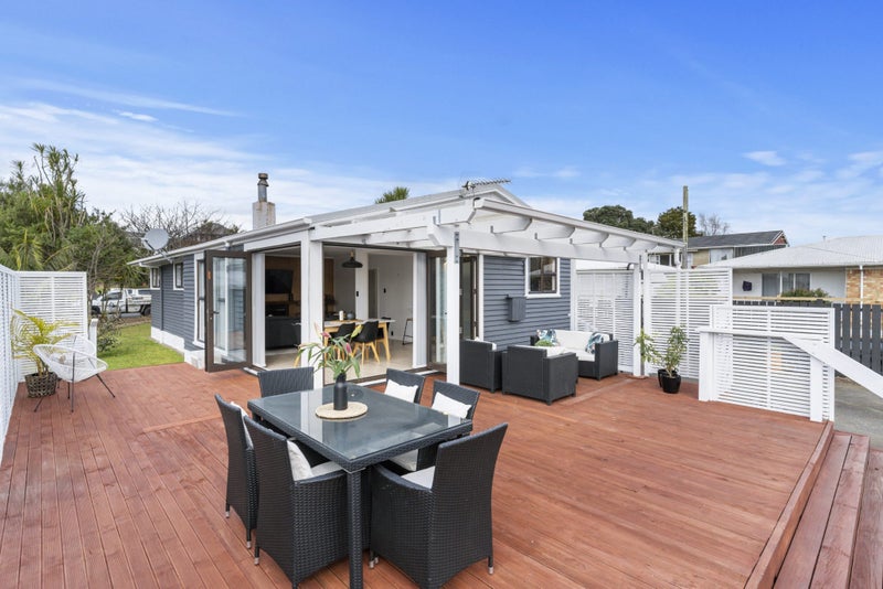 21 Sullivan Avenue, Mangere Bridge, Auckland - Carousel 1