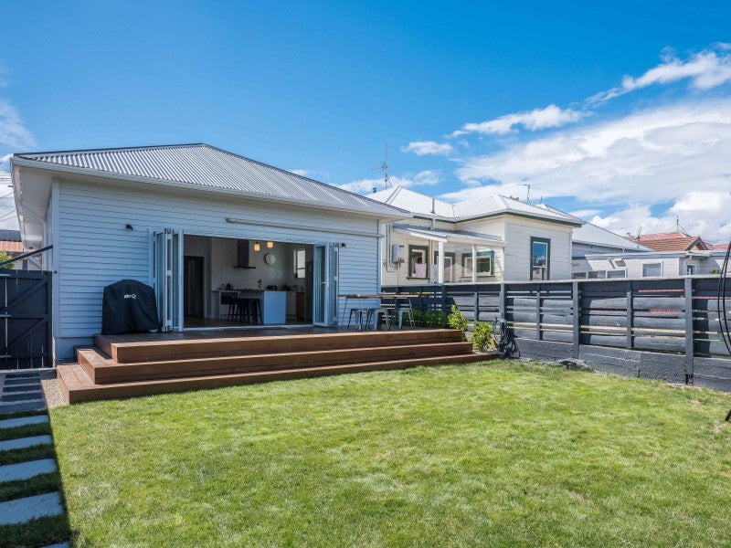 52 Endeavour Street, Lyall Bay, Wellington - Carousel 1