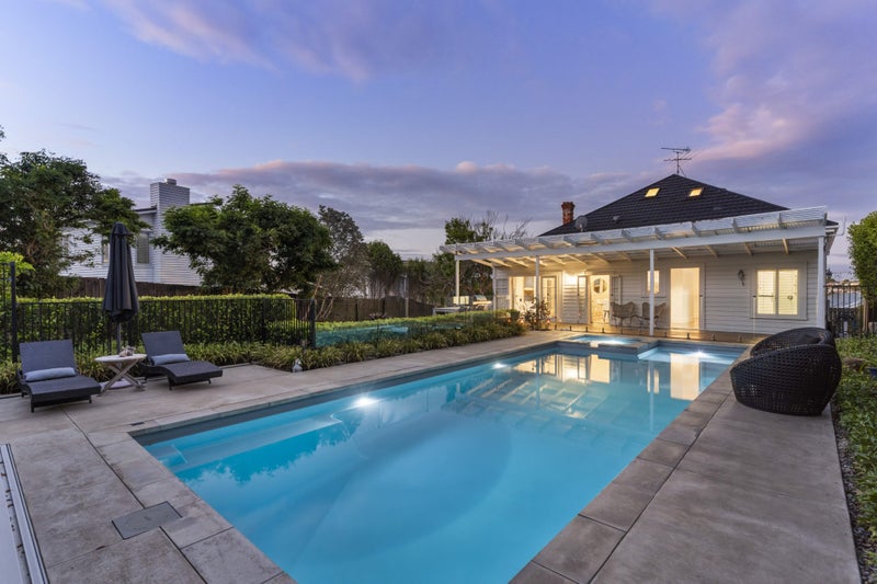 12 Springfield Road, Morningside, Auckland - Carousel 1