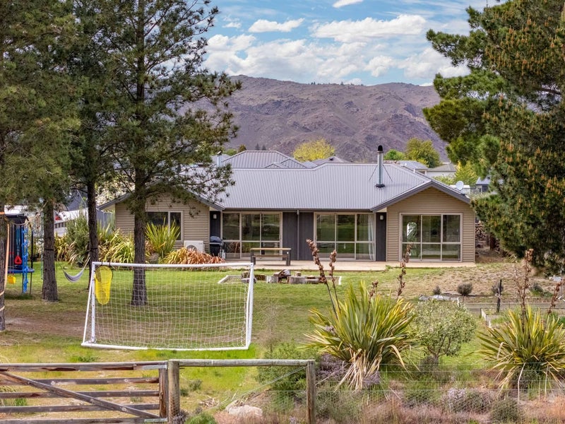 63 Larch Crescent, Alexandra, Alexandra - Carousel 2