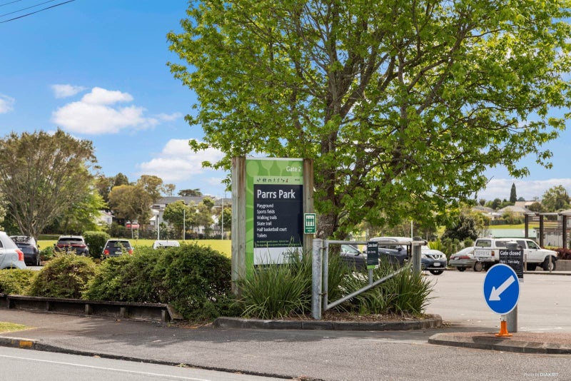 31 Selo Street, Glen Eden, Auckland - Carousel 24