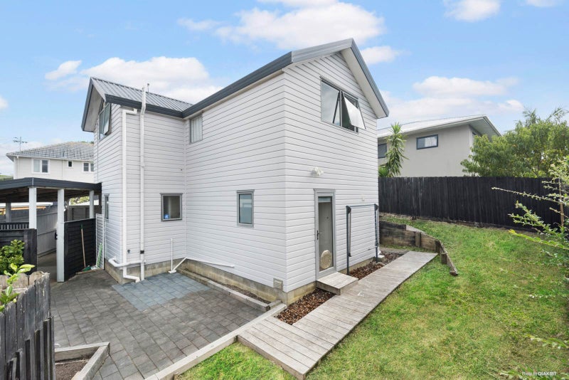 252A Wairau Road, Glenfield, Auckland - Carousel 1