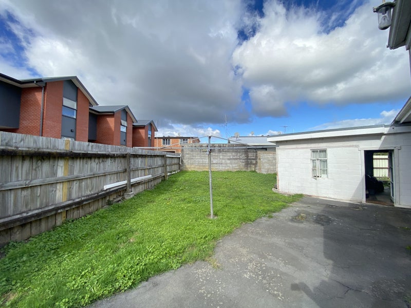 7 Ford Street, Hamilton East, Hamilton - Carousel 12