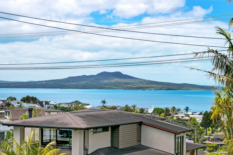 2A Castor Bay Road, Castor Bay, Auckland - Carousel 2
