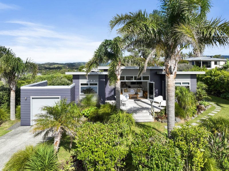 11A Cullen Street, Mangawhai Heads, Mangawhai - Carousel 1