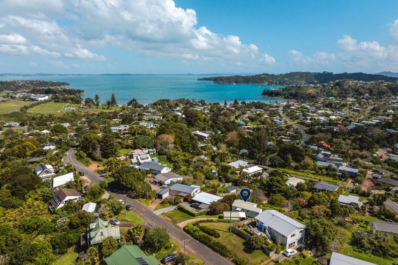 31 Wellington Road, Surfdale, Waiheke Island - Carousel 19