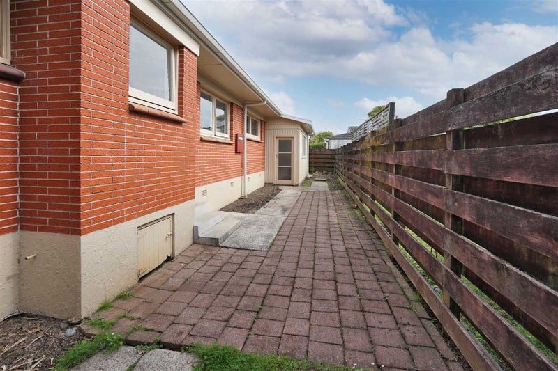 32 Hooker Avenue, Chedworth, Hamilton - Carousel 13