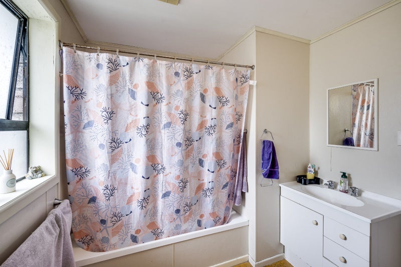 20 Warwick Crescent, Taradale, Napier - Carousel 15