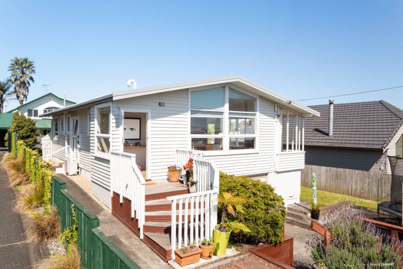1/6 Beatrice Avenue, Hillcrest, Auckland - Carousel 1