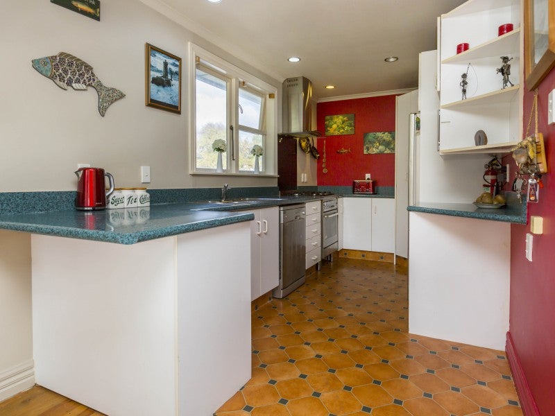 12 Tennyson Street, Trentham, Upper Hutt - Carousel 2