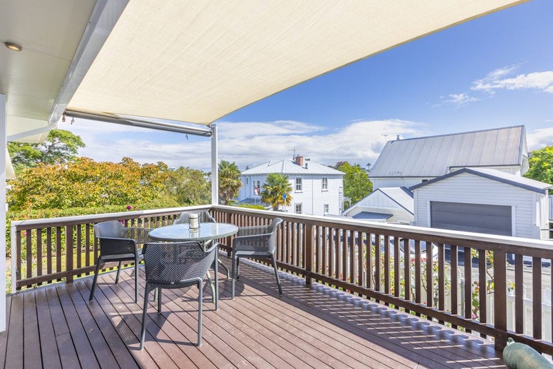 16 Gladstone Road, Bluff Hill, Napier - Carousel 2
