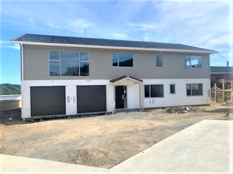 18 Cathie Place, Karori, Wellington - Carousel 1