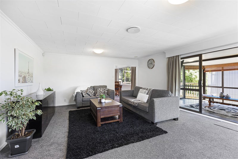 12 Woodman Drive, Tawa, Wellington - Carousel 2