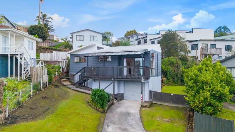 13 Frosses Place, Massey, Auckland - Carousel 1