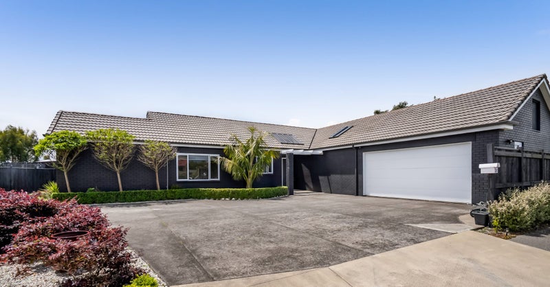 20 Maple Crescent, Whalers Gate, New Plymouth - Carousel 2