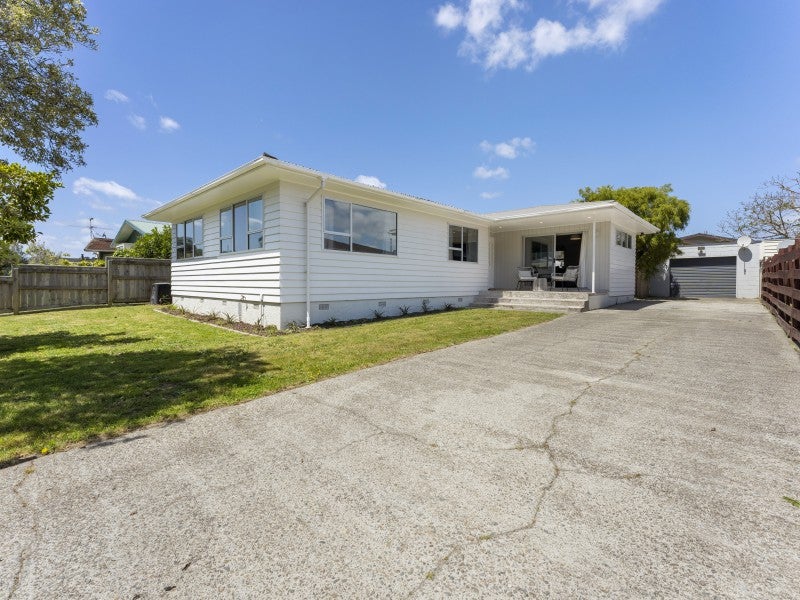 85 Pasadena Crescent, Totara Park, Upper Hutt - Carousel 1