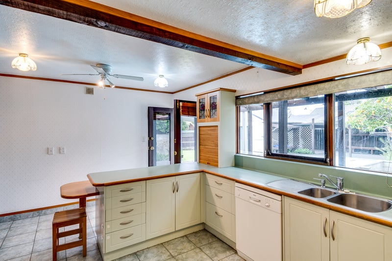 802 Collinge Road, Mayfair, Hastings - Carousel 2