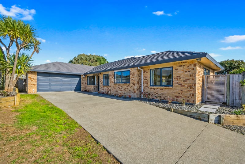 96 Regent Drive, Paraparaumu Beach, Paraparaumu - Carousel 1