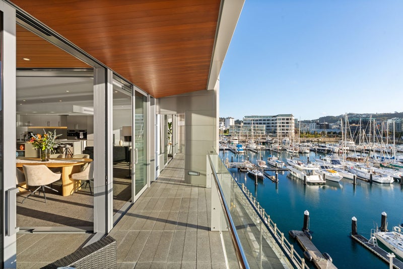 3B/1 Clyde Quay WHARF, TE ARO, WELLINGTON - Carousel 1