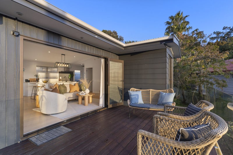 6 Sispara Place, Beach Haven, Auckland - Carousel 2