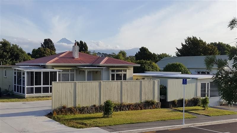 18 Bell Street, Welbourn, New Plymouth - Carousel 1