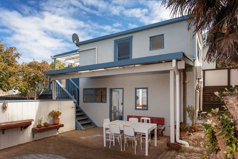 10 Wellington Road, Surfdale, Waiheke Island - Carousel 2