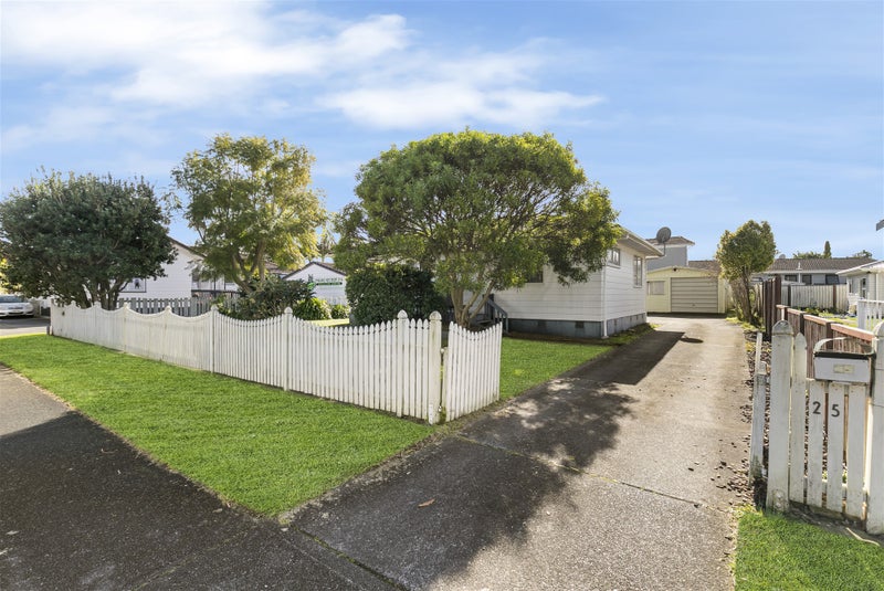 25 Glennandrew Drive, Half Moon Bay, Auckland - Carousel 2