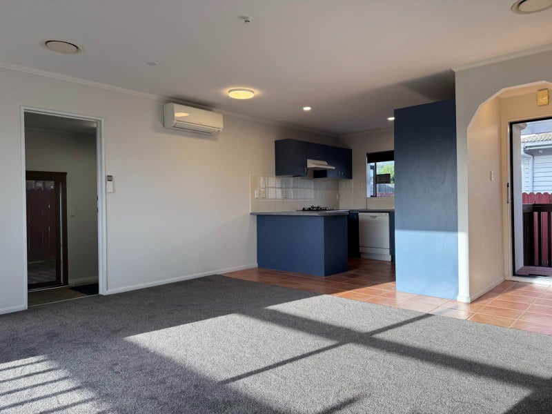 8 Cambridge Terrace, Papatoetoe, Auckland - Carousel 1