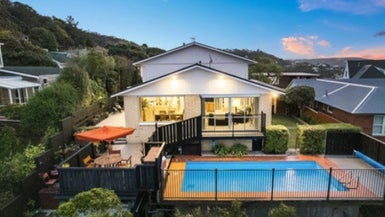 11 Spinnaker Drive, Whitby, Porirua - Carousel 1