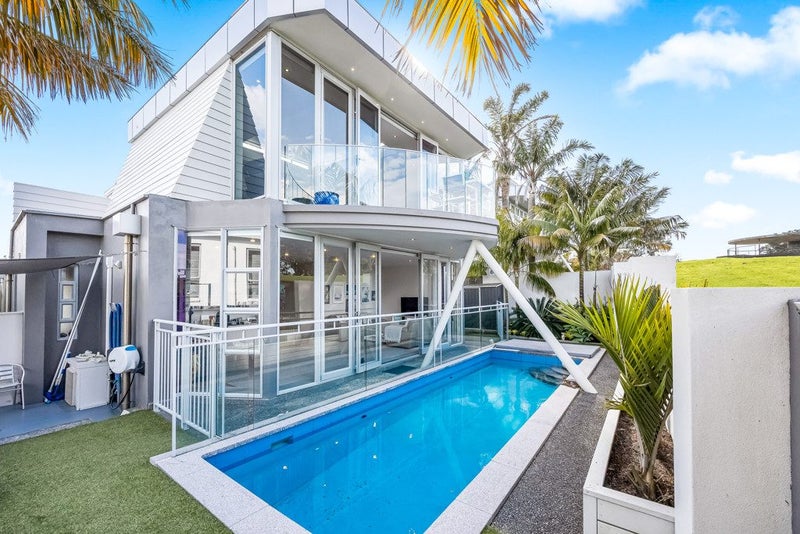 127 Beach Road, Castor Bay, Auckland - Carousel 2