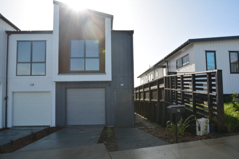 12 Canna Street, Totara Park, Auckland - Carousel 1