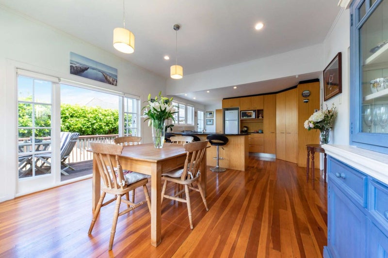 4B Peet Avenue, Royal Oak, Auckland - Carousel 2