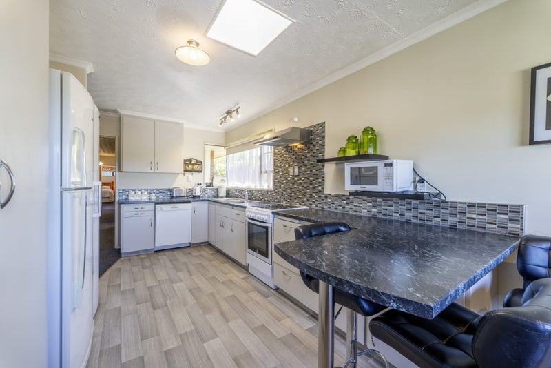 21 Leven Street, South Hill, Oamaru - Carousel 2