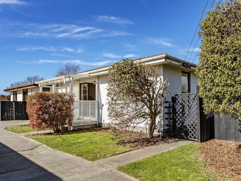 1/202 Grimseys Road, Redwood, Christchurch - Carousel 1