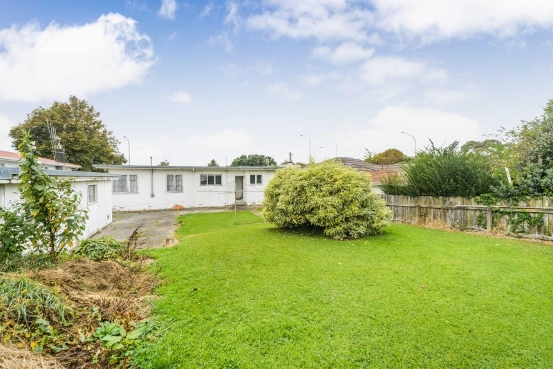214 Botanical Road, Takaro, Palmerston North - Carousel 14
