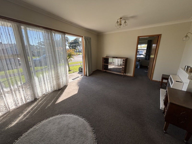 3 Hollows Crescent, Takaro, Palmerston North - Carousel 2