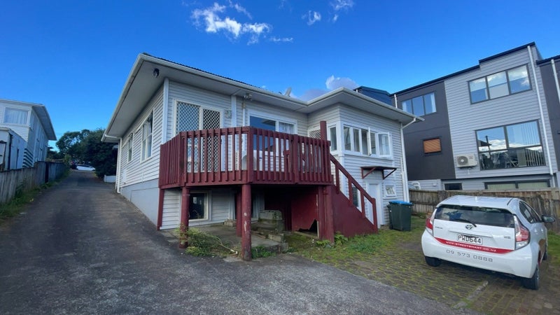 9B Hayr Road, Three Kings, Auckland - Carousel 1