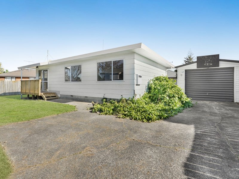 24B Lloyd Drive, Nawton, Hamilton - Carousel 2