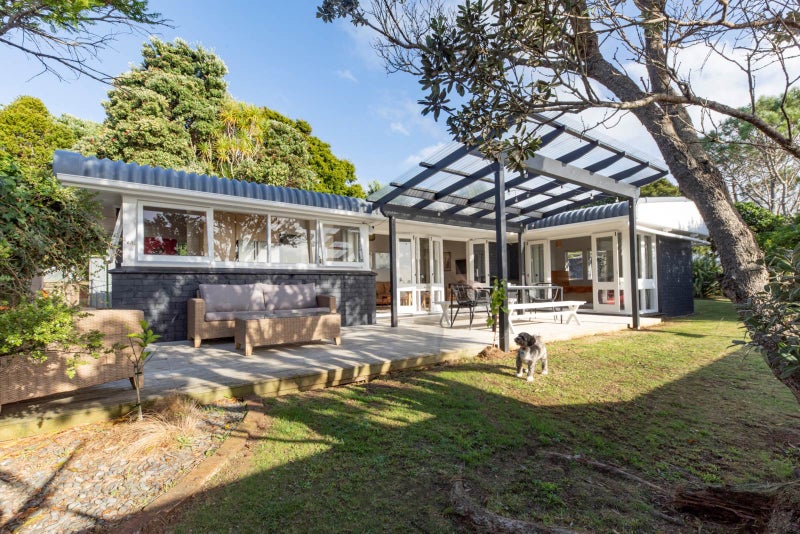 115 Piha Road, New Lynn - Carousel 1