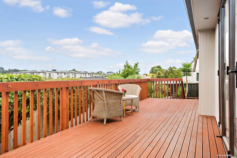 882A East Coast Road, Northcross, Auckland - Carousel 1