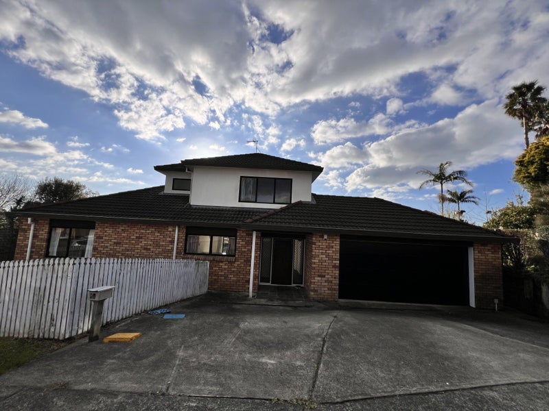 8A Eske Place, Highland Park, Auckland - Carousel 1